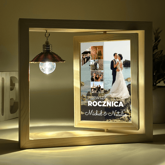 1 rocznica - Druk na szkle w drewnianej ramce + led, spersonalizowany prezent dla pary - idamell.com
