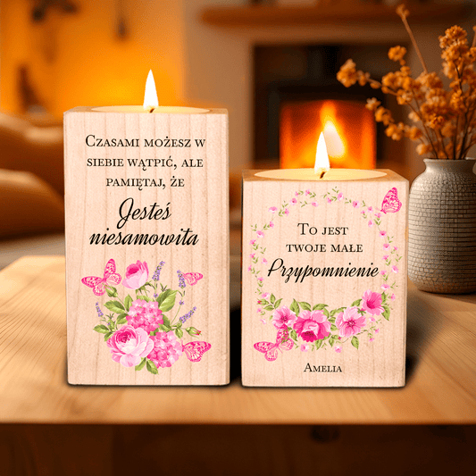 Jesteś niesamowita - 2 x Drewniany świecznik, spersonalizowany prezent dla niej - idamell.com