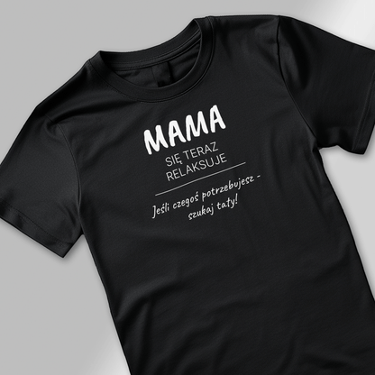 Koszulka damska z nadrukiem MAMA SIĘ RELAKSUJE - spersonalizowany prezent dla mamy - idamell.com