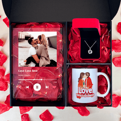 Kubek + druk na szkle LOVE + wisiorek - zestaw prezentowy Box 3 w 1, spersonalizowany prezent dla pary - idamell.com