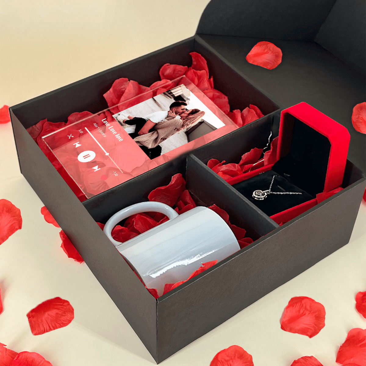 Kubek + druk na szkle LOVE + wisiorek - zestaw prezentowy Box 3 w 1, spersonalizowany prezent dla pary - idamell.com