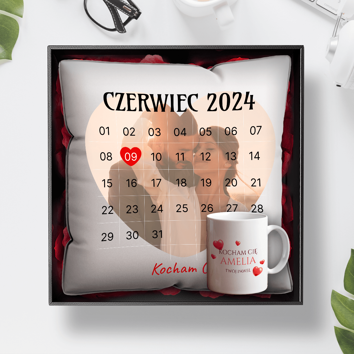 Kubek + poduszka z nadrukiem ROCZNICA - zestaw prezentowy Box 2 w 1, spersonalizowany prezent dla niej - idamell.com