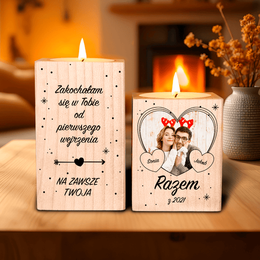 Od pierwszego wejrzenia - 2 x Drewniany świecznik, spersonalizowany prezent dla chłopaka - idamell.com