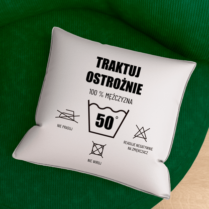 Poduszka z własnym nadrukiem 100% MĘŻCZYZNA - spersonalizowany prezent dla niego - idamell.com
