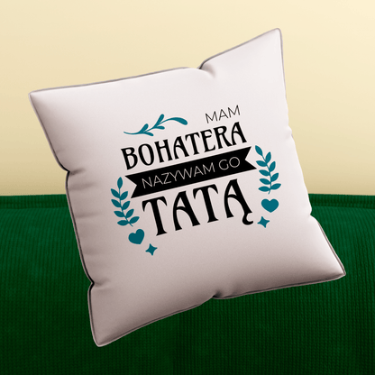 Poduszka z własnym nadrukiem BOHATER TATA - spersonalizowany prezent dla taty - idamell.com
