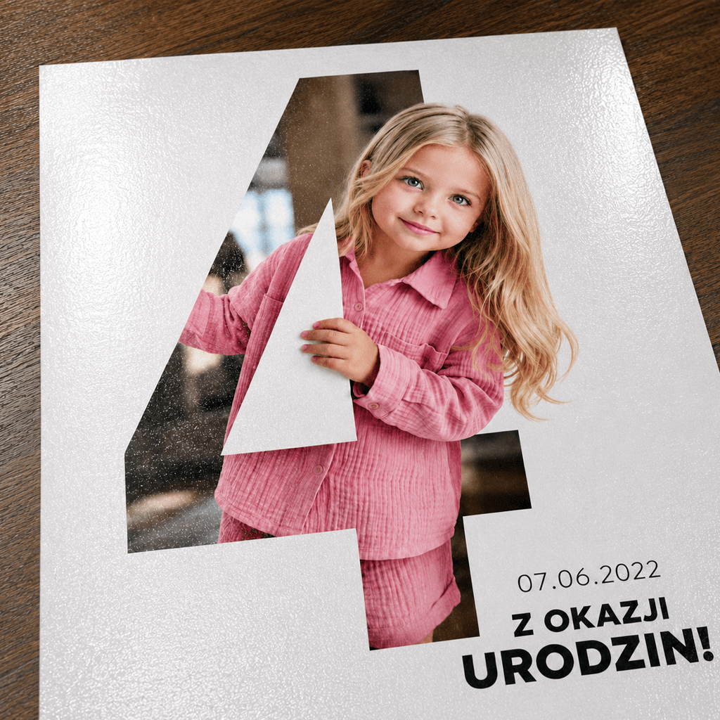 Portret ze zdjęcia na plakacie Radosne Cyfry prezent na urodziny - idamell.com