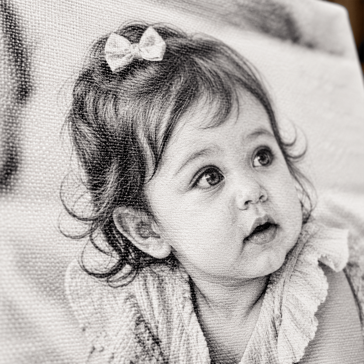 Portret ze zdjęcia na płótnie Portret dziecka w ołówku — prezent dla dziewczynki - idamell.com
