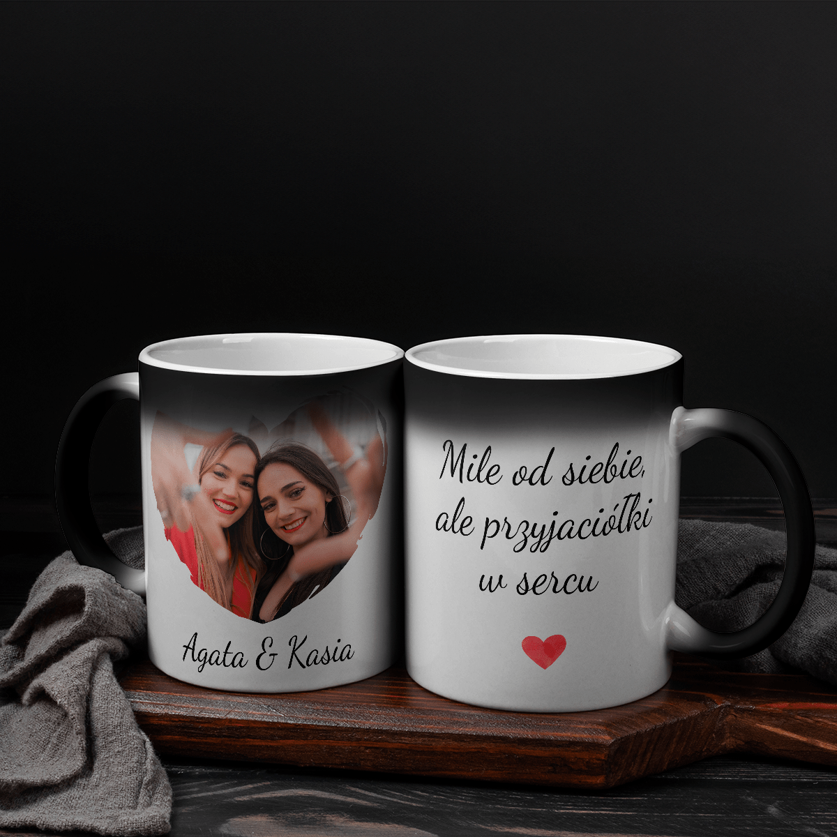 Przyjaciółki w sercu - 1x Kubek magiczny z nadrukiem, spersonalizowany prezent dla przyjaciółki - idamell.com