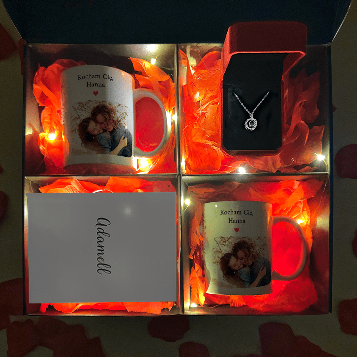 Wisiorek + 2x kubek z nadrukiem NAJLEPSZA MAMA box 3 w 1 - zestaw prezentowy, spersonalizowany prezent dla mamy - idamell.com