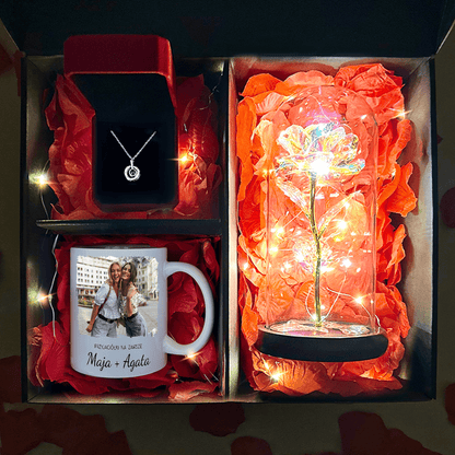 Wisiorek + wieczna róża + kubek z nadrukiem Przyjaciółki na zawsze box 3 w 1 - zestaw prezentowy box, spersonalizowany prezent dla przyjaciółki - idamell.com
