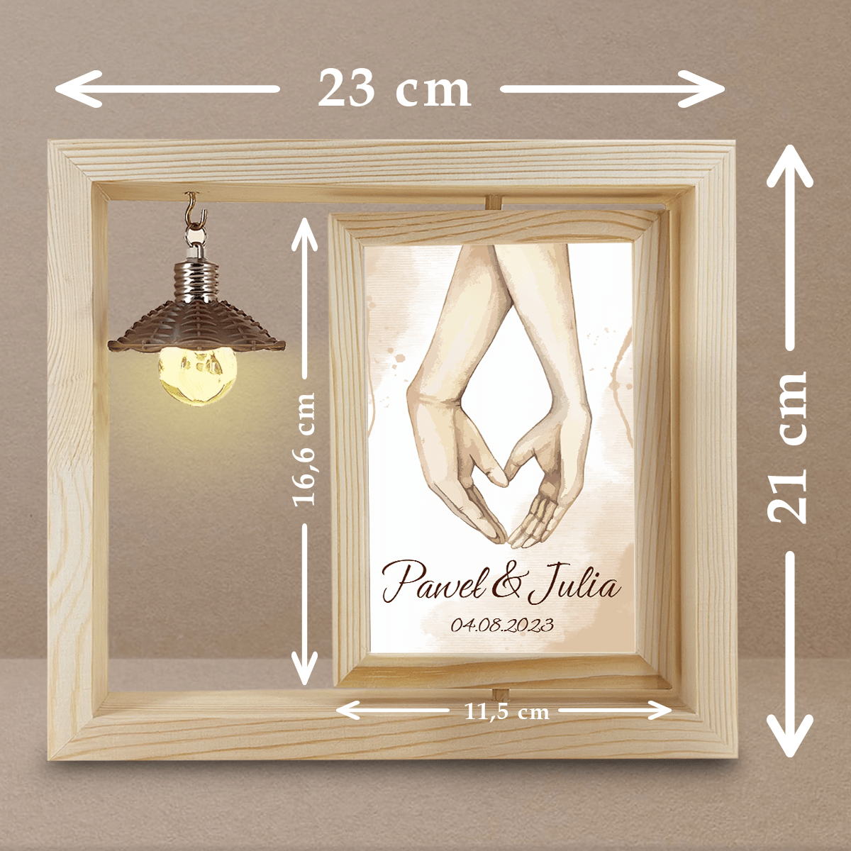 Dłonie + imiona - Druk na szkle w drewnianej ramce + led, spersonalizowany prezent dla pary - idamell.com