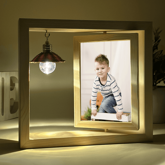 Fotografia dziecka - Druk na szkle w drewnianej ramce + led, spersonalizowany prezent dla dziecka - idamell.com