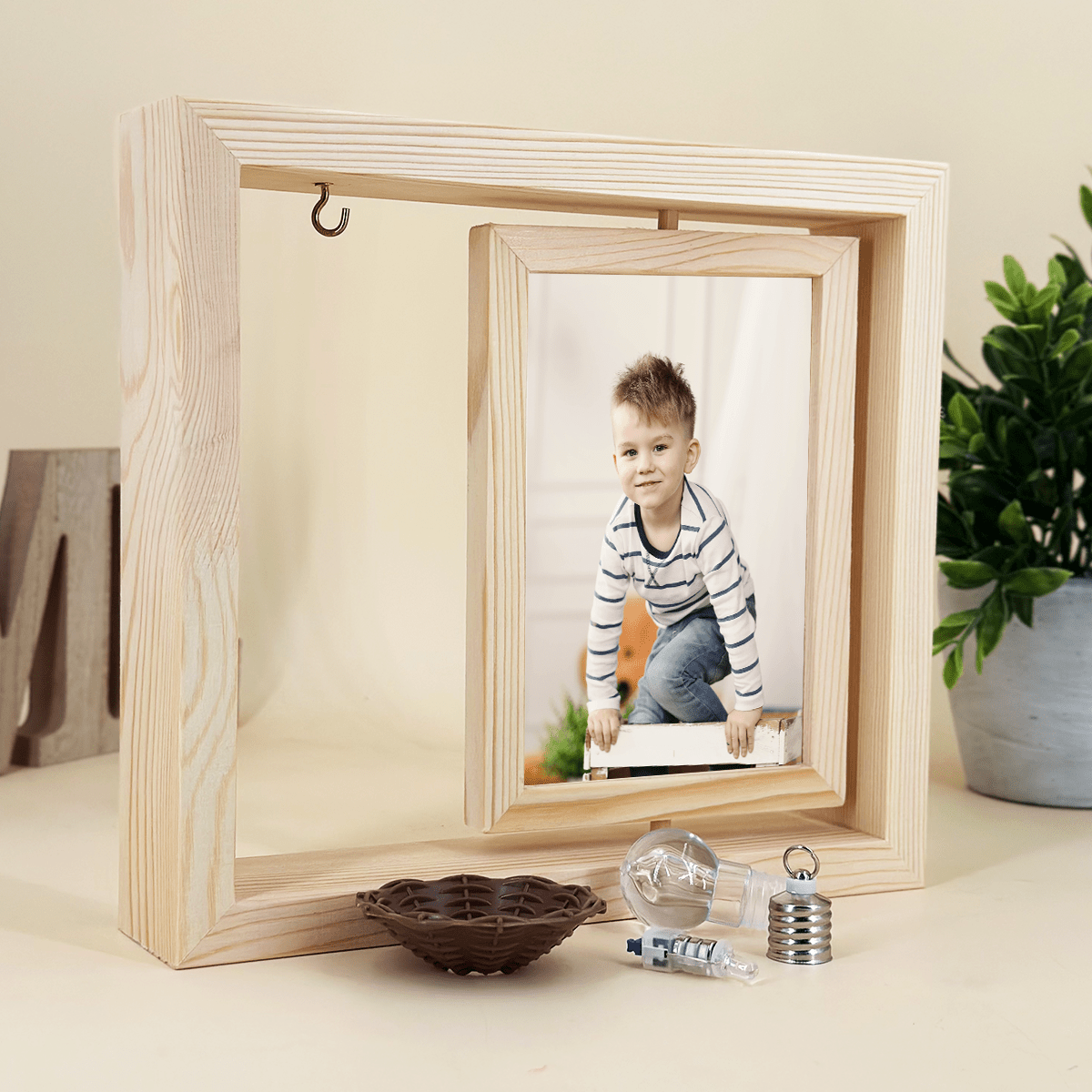 Fotografia dziecka - Druk na szkle w drewnianej ramce + led, spersonalizowany prezent dla dziecka - idamell.com