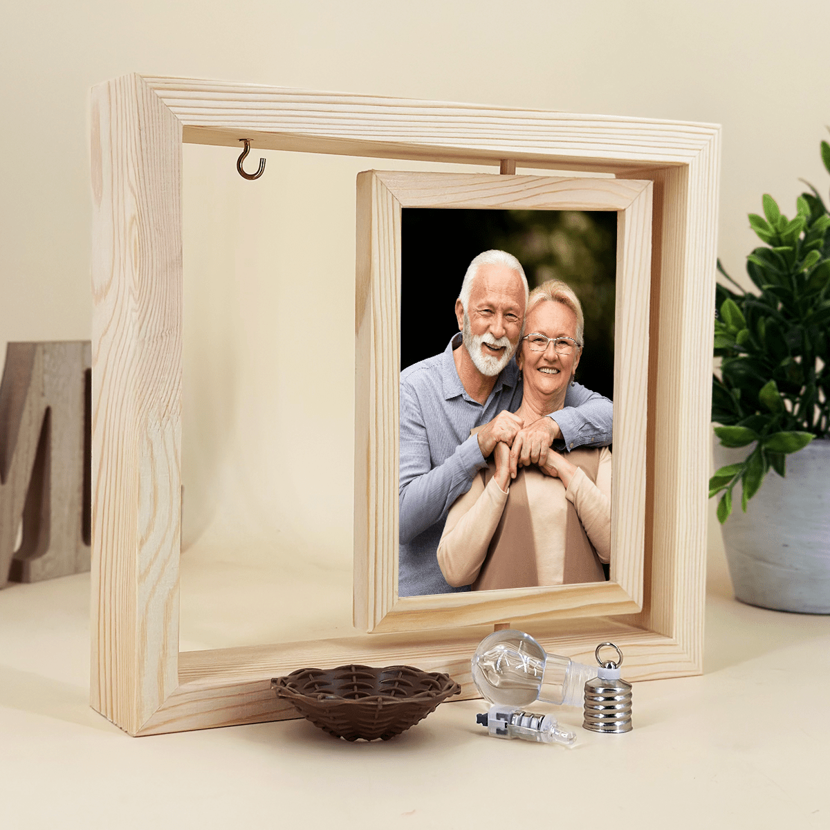 Fotografia mamy i taty - Druk na szkle w drewnianej ramce + led, spersonalizowany prezent dla rodziców - idamell.com