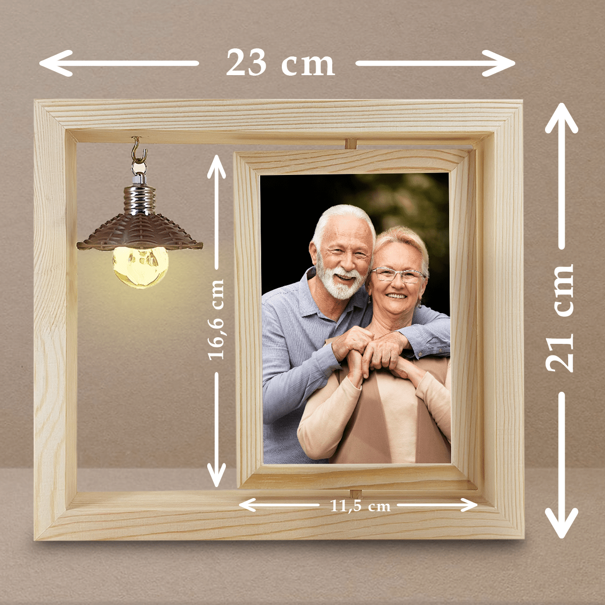 Fotografia mamy i taty - Druk na szkle w drewnianej ramce + led, spersonalizowany prezent dla rodziców - idamell.com