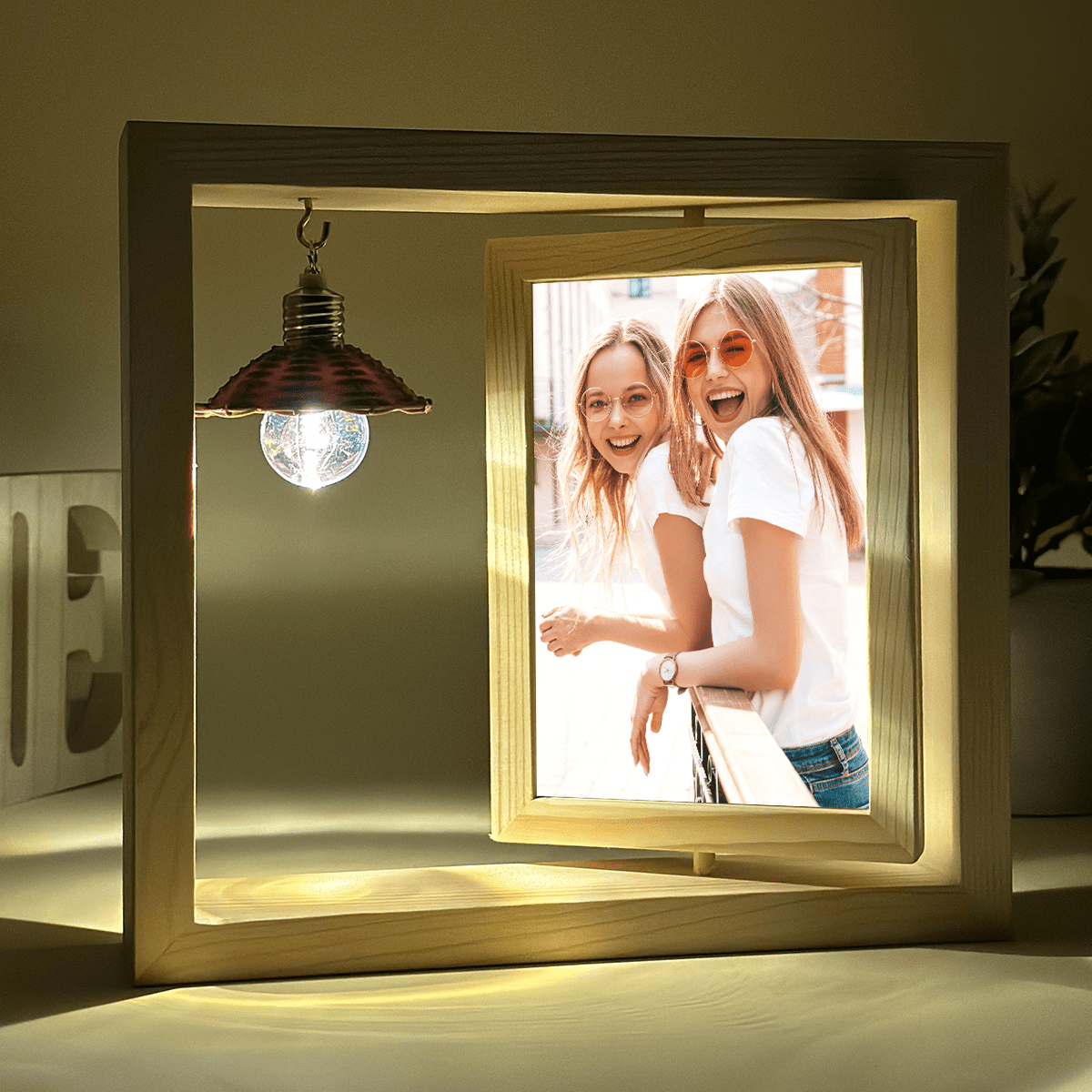 Fotografia przyjaciółek - Druk na szkle w drewnianej ramce + led, spersonalizowany prezent dla przyjaciółki - idamell.com