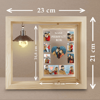 Nasz pierwszy rok kolaż - Druk na szkle w drewnianej ramce + led, spersonalizowany prezent dla pary - idamell.com