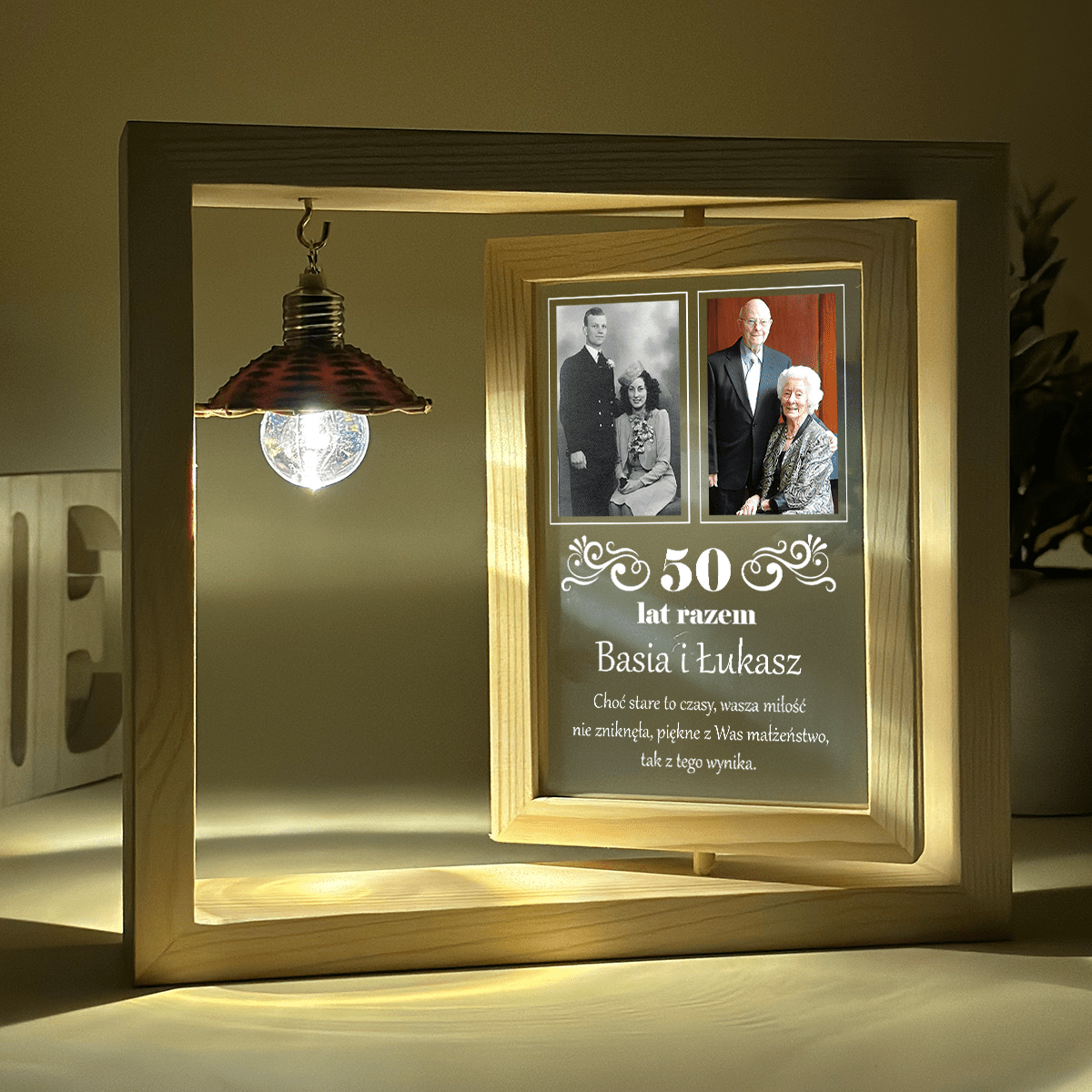 Nasze 50 lat razem - Druk na szkle w drewnianej ramce + led, spersonalizowany prezent dla pary - idamell.com
