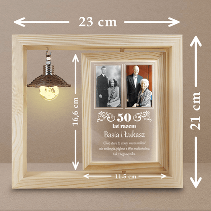 Nasze 50 lat razem - Druk na szkle w drewnianej ramce + led, spersonalizowany prezent dla pary - idamell.com
