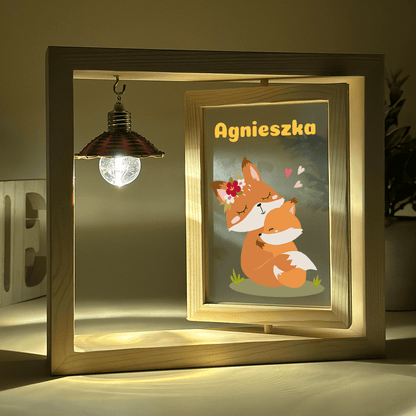 Słodkie lisy - Druk na szkle w drewnianej ramce + led, spersonalizowany prezent dla dziecka - idamell.com